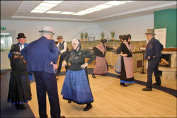 01.03.2025, Danz op de Deel mit Luschen un Rimels, Referenten:  Voss & Hass und die Warnemnder Tachtengruppe e.V.
